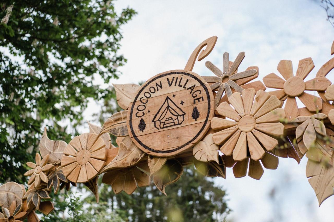 Cocoon Village - Glamping - Domaine Des Grottes De Han Rochefort Exterior photo